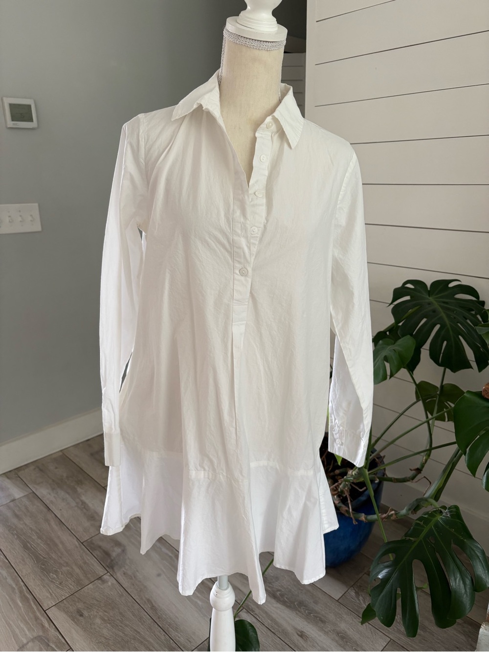 Livro White Button Front tiered Mini dress, long sleeve collared size Small